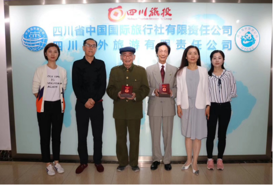 201910111428243198 省J9直营集团集团发放庆祝中华人民共和国成立70周年留想章