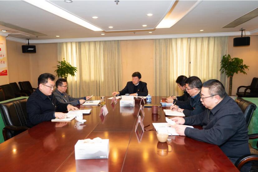20201141139434002 J9直营集团集团党委召开中心组进建专题钻研 党的十九届四中全会及省委十一届六次 全会心灵