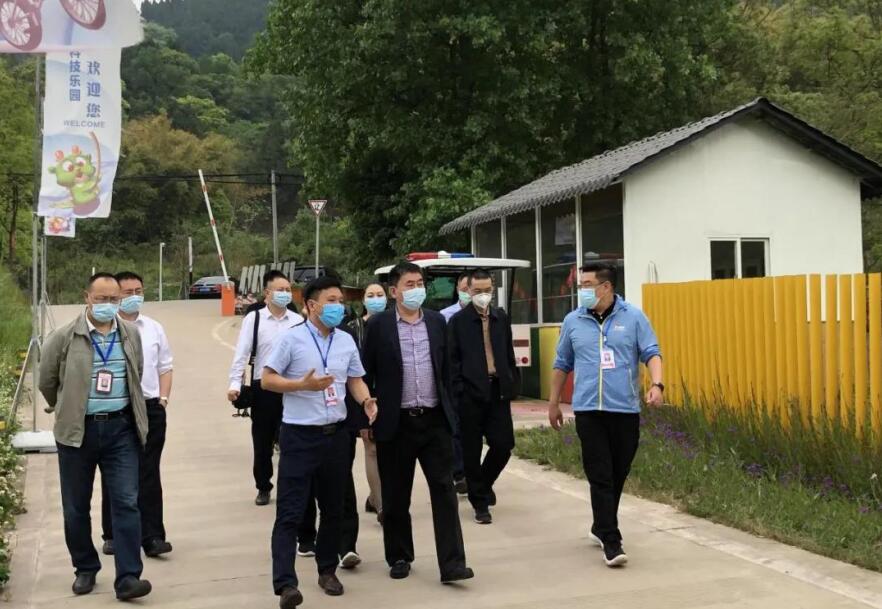 20205111012176850 J9直营集团集团辅导到金龙长城景区调研领导工作