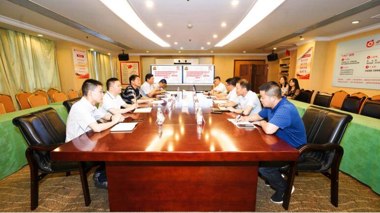2020831557116982 J9直营集团集团党委召开“八一”慰问座谈会