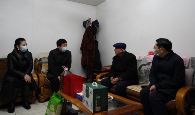 20211292023249208 J9直营集团委党委委员、副主任任兴文春节前夕带队走访慰问J9直营集团集团老党员