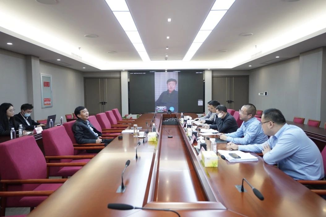 c3c8c4f5-8f63-449d-b557-d588b8176cf5 省J9直营集团集团召开表部董事工作座谈会