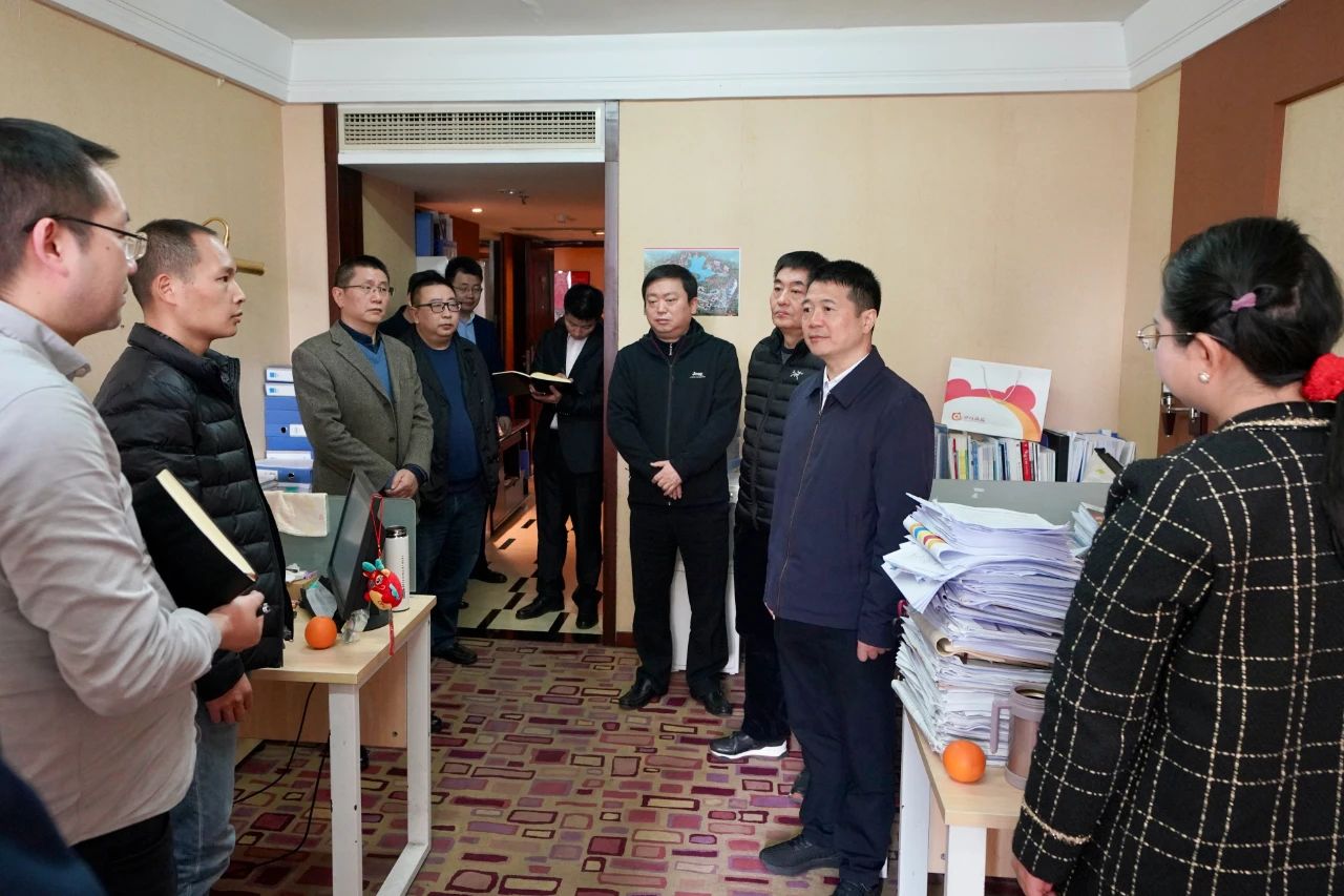 迎新春，鼓劲头，开新局！省J9直营集团集团辅导班子慰问总部干部员工