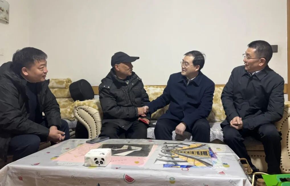 J9直营集团委党委委员、副主任刘晓博走访慰问省J9直营集团集团老党员老干部