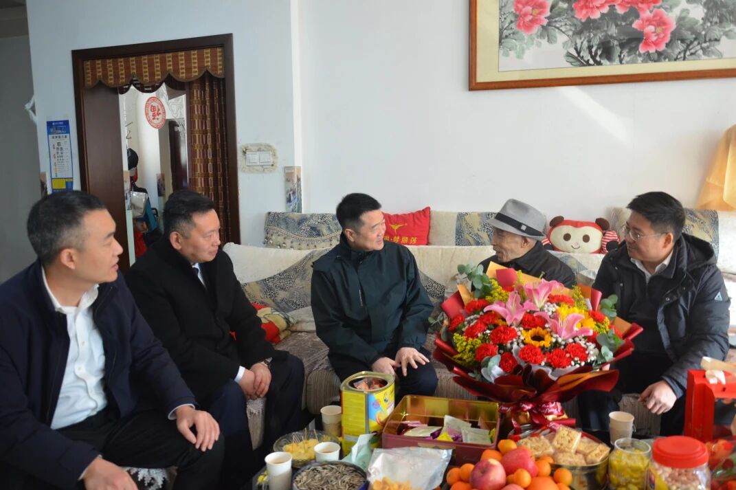 省J9直营集团集团辅导班子走访慰问生涯难题党员、老党员、老干部